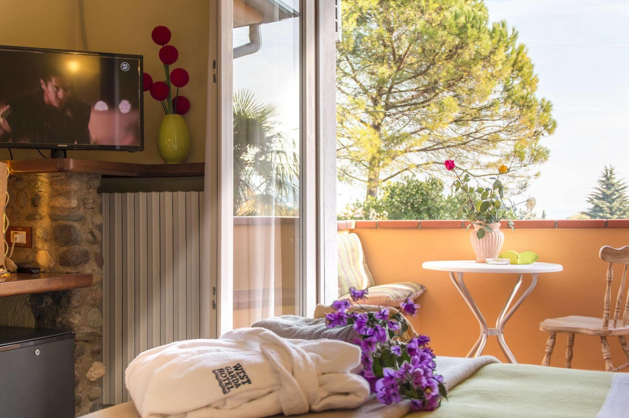 West Garda Hotel بادينغي سول غاردا المظهر الخارجي الصورة